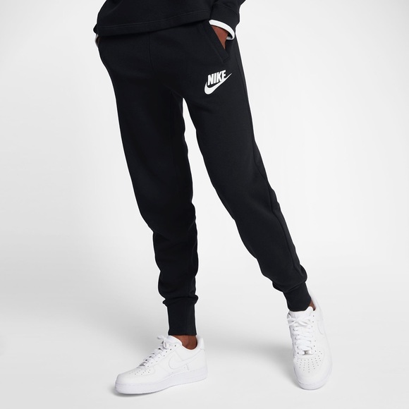 Nike Black Fleece Sweatpants - Picture 2 of 8